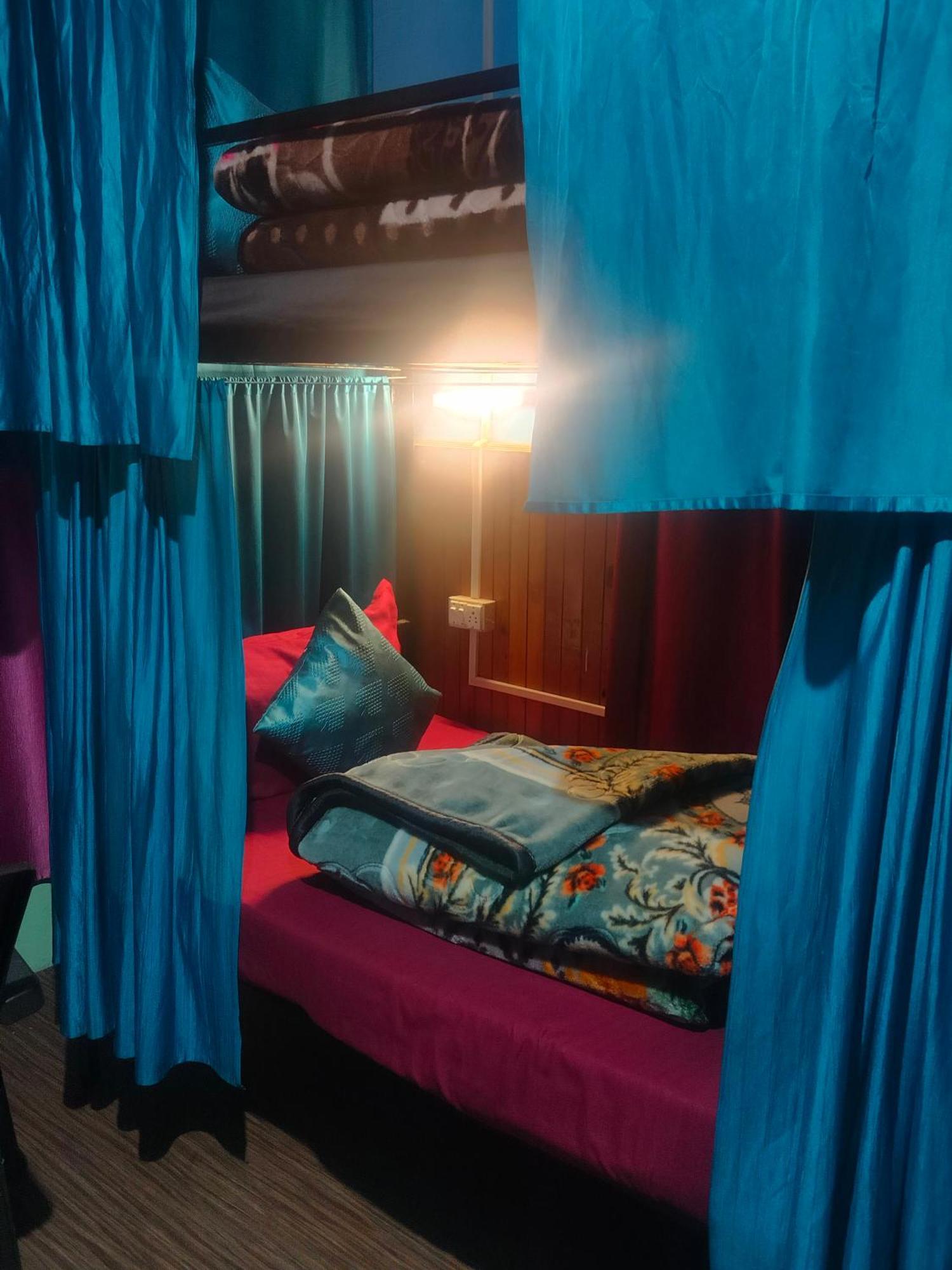 Non Stop Cafe Hostel & Stay مايالي المظهر الخارجي الصورة